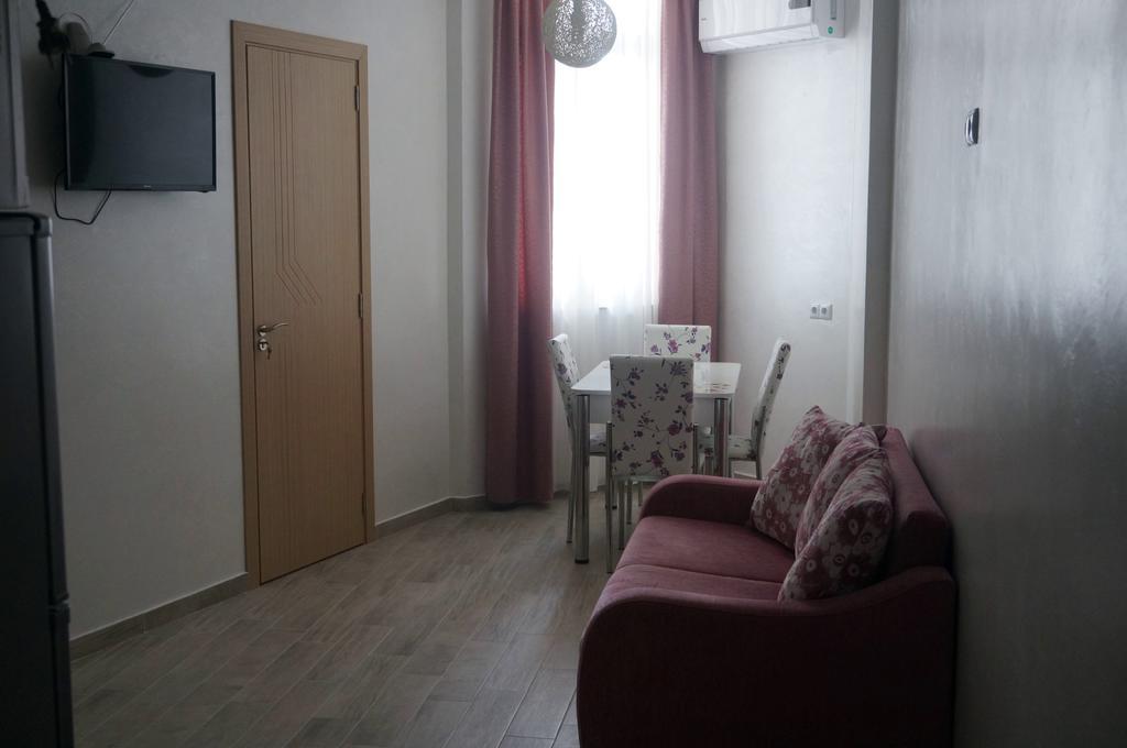 Tato'S Apartment 巴统 外观 照片
