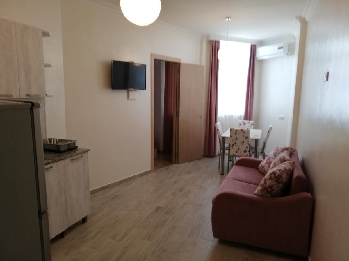 Tato'S Apartment 巴统 外观 照片